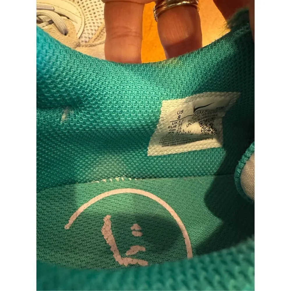 Woman’s Nike Air max sneakers size 8